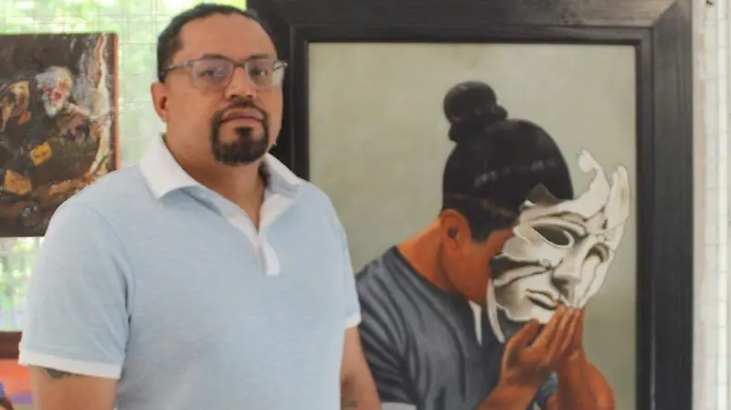 Los artistas mostraron con orgullo sus creaciones.